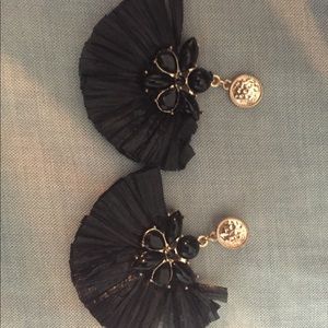 Claire’s Black Fan earrings